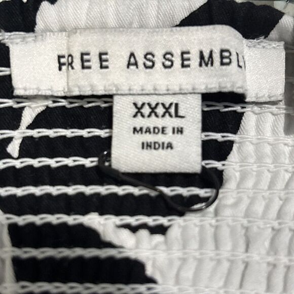 Free Assembly Women's Spaghetti Strap White Black Floral Peplum Tank Top XXXL - Picture 11 of 13